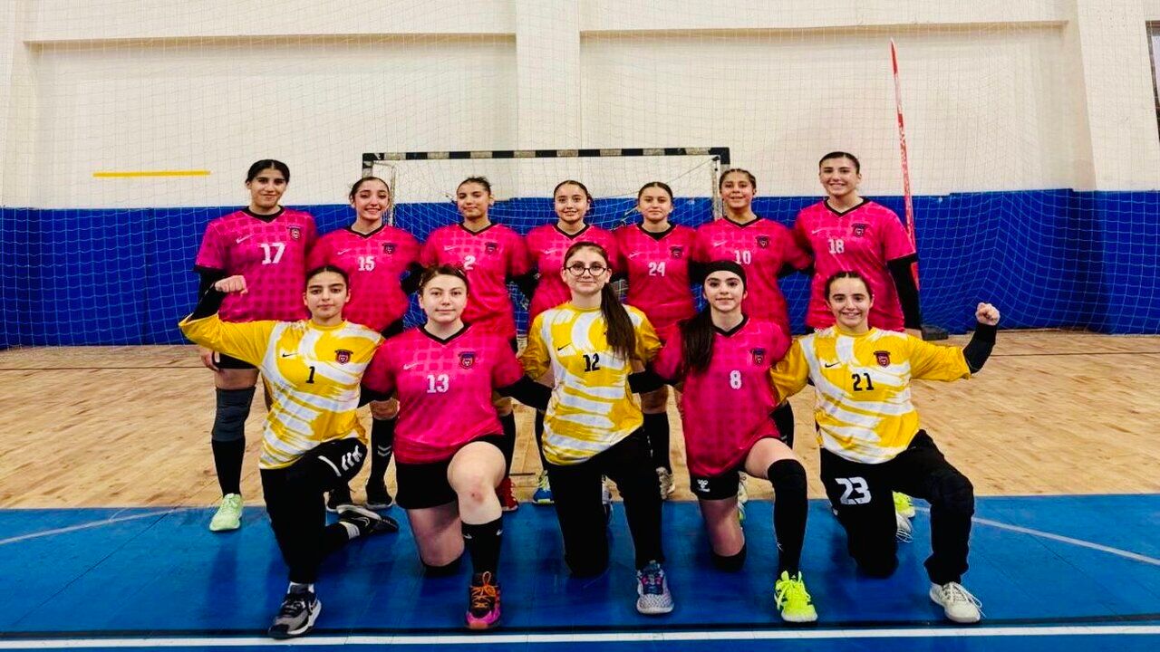 1955 Batman Belediyespor Futbol ve Hentbolda Rakip Tanımıyor