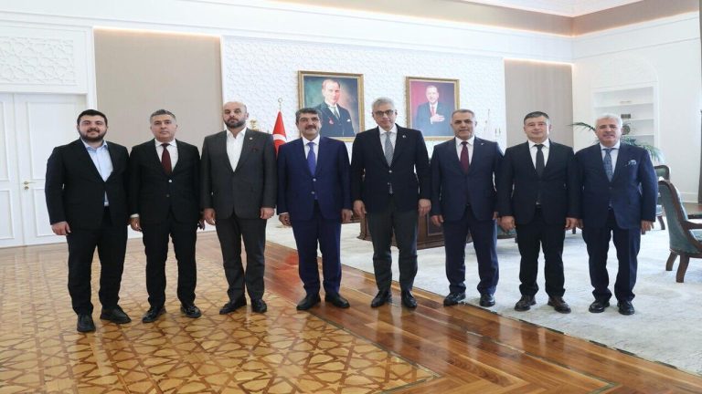 Ferhat Nasıroğlu ve Hüseyin Şansi Ankara’da Bakan Memişoğlu ile Görüştü